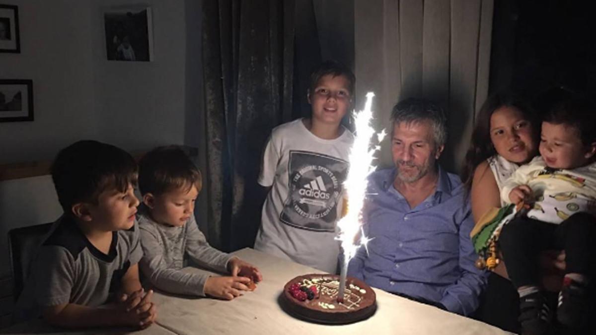 Jorge Messi, con su pastel de cumpleaños