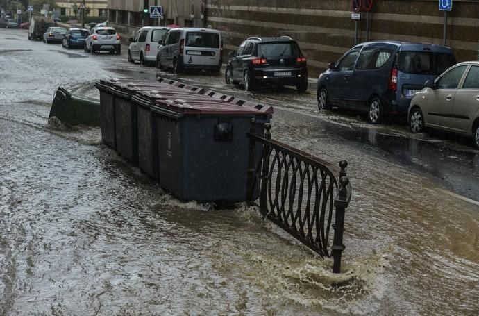 LAS PALMAS DE GRAN CANARIA. Lluvias en la ciudad de Las Palmas de Gran Canaria.  | 03/04/2019 | Fotógrafo: José Pérez Curbelo