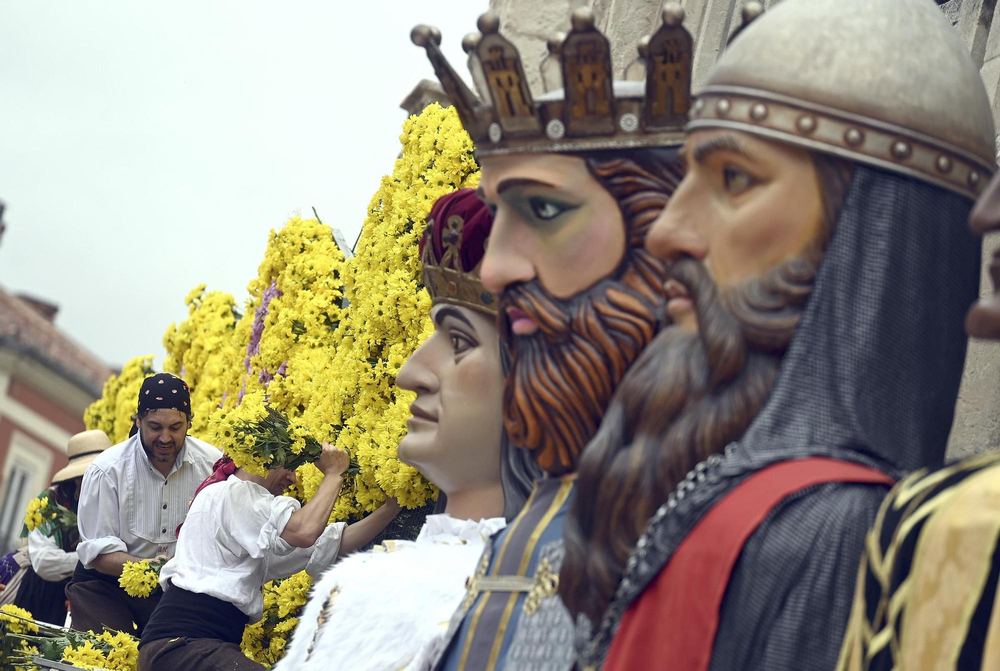 GALERÍA: Burgos honra con más de 50.000 flores a su patrona