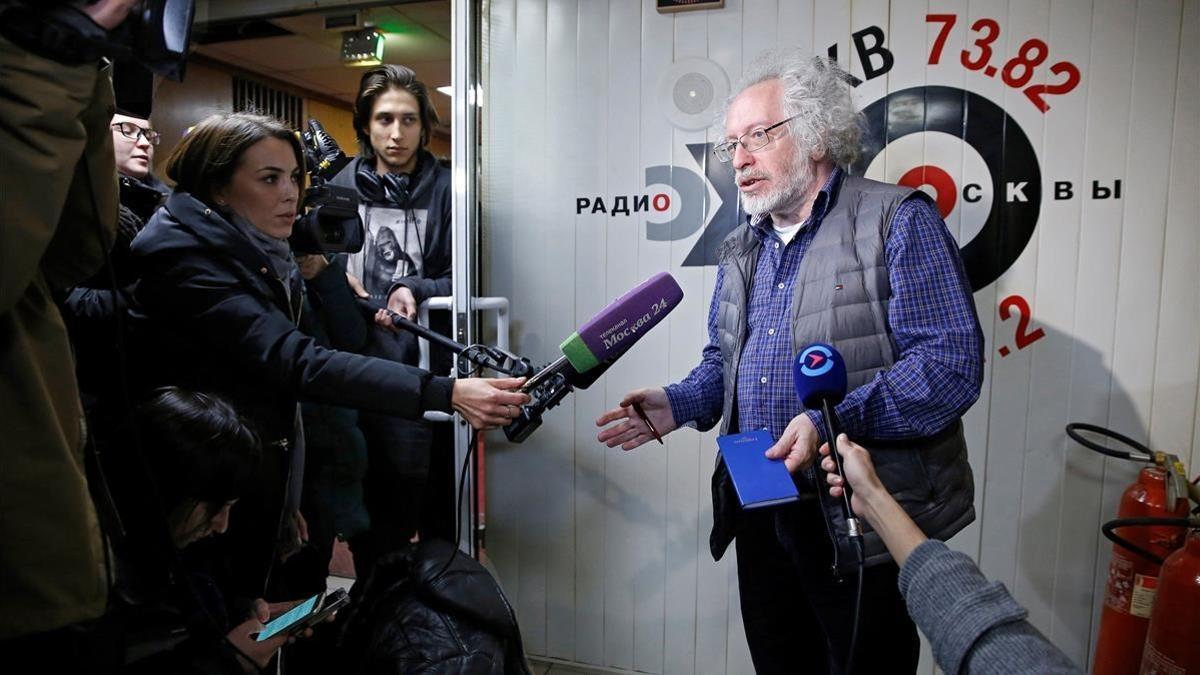 El director de Eco de Moscú, Alexei Venediktov, ofrece una rueda de prensa en la redacción, el 23 de octubre.