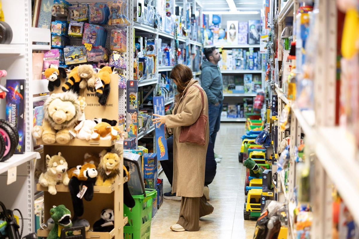 Galería de imágenes de una juguetería en la previa de Navidad y Reyes