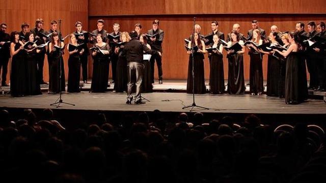 La formación «El León de Oro», ayer, durante su recital en el Jovellanos.