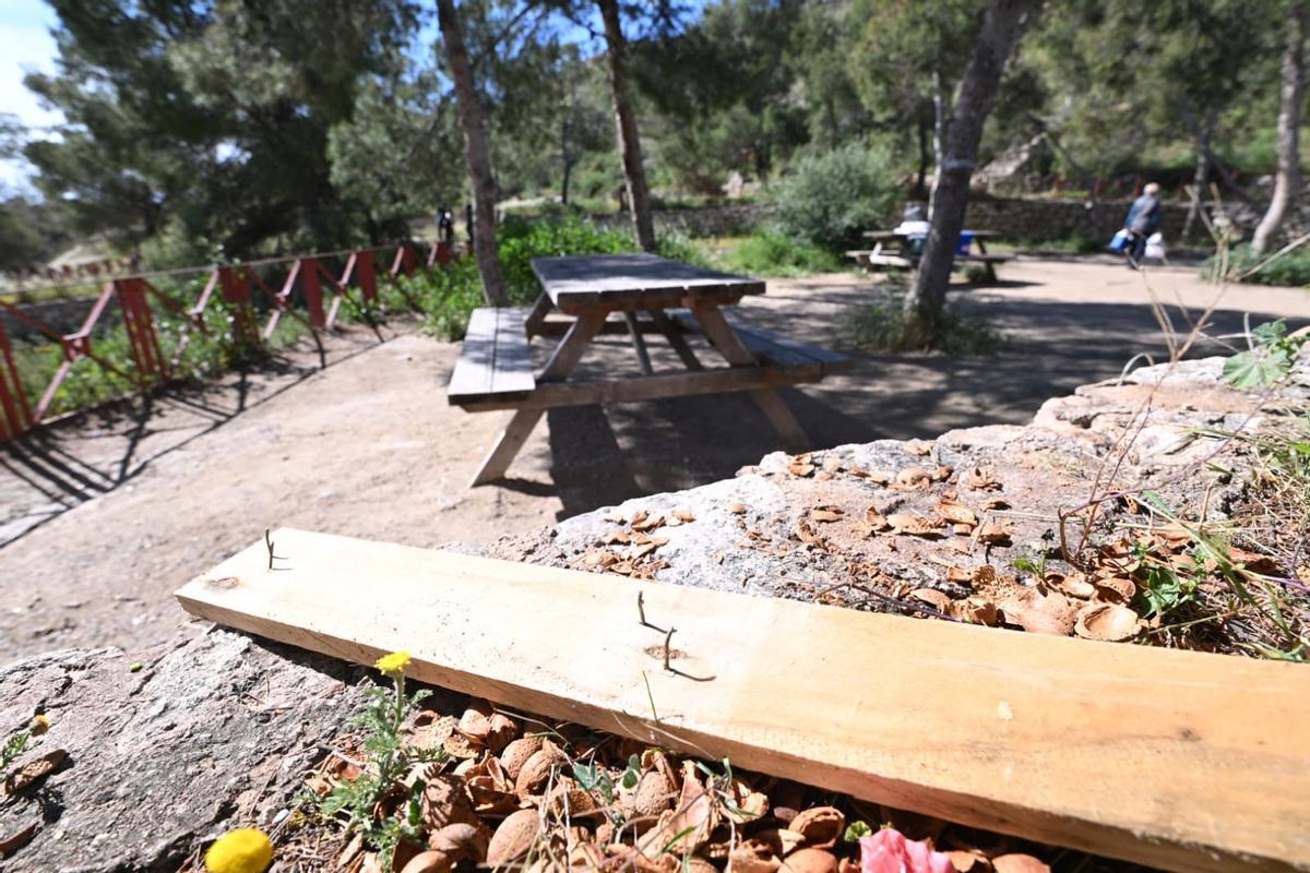Familias celebran la mona en el Pantano de Elche y demandan mejoras en el paraje