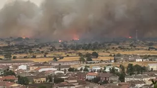 Oleada de incendios en Extremadura: evacúan Cabezabellosa,  Jarilla y Villar de Plasencia, y piden la intervención de la UME