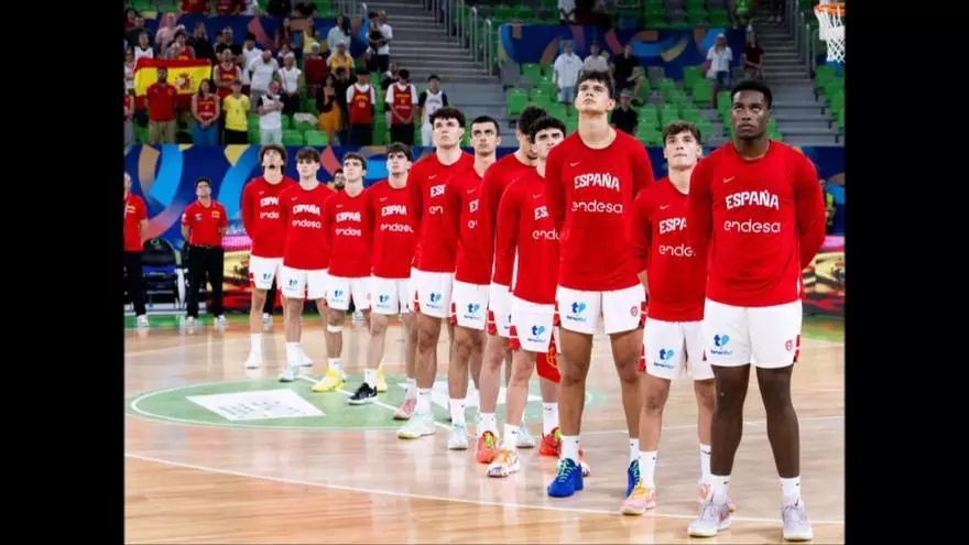 Nikola Dzepina gana el duelo a Jorge Carot y Álex Blanco en la semifinal del EuroBasket U20