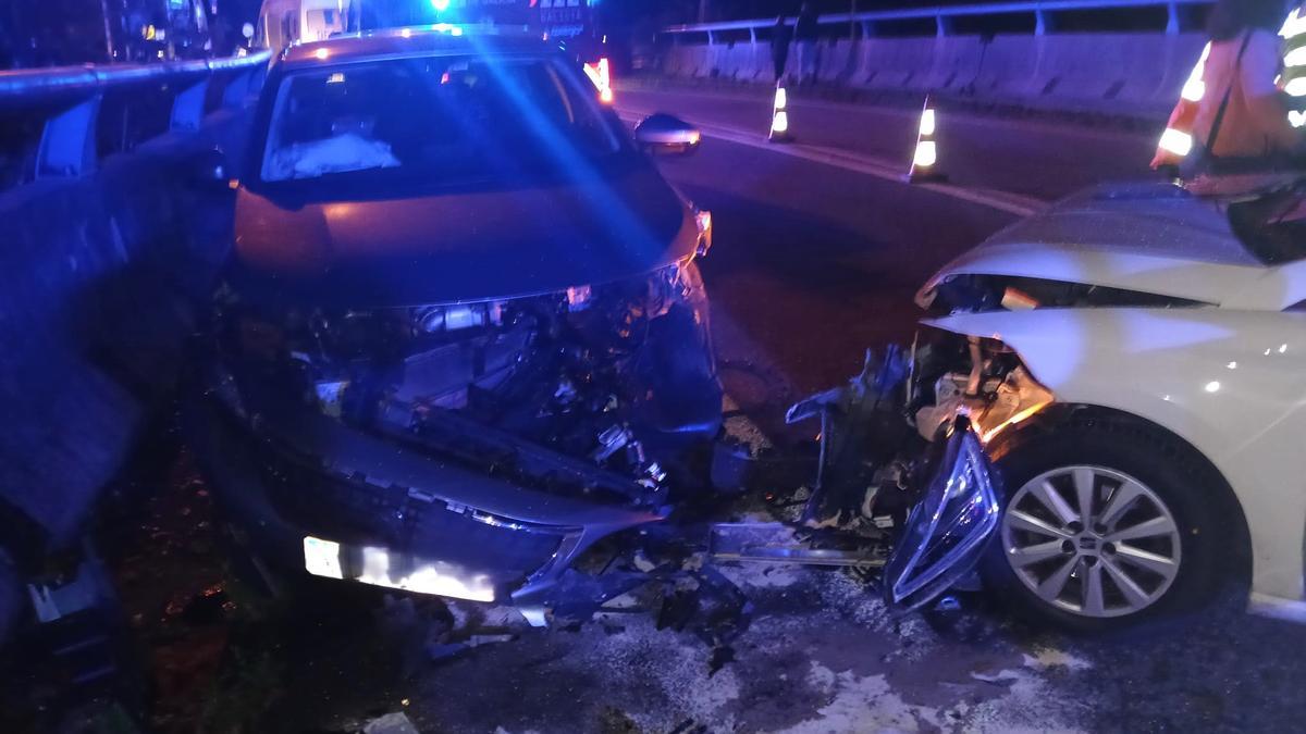 Choque frontal con un muerto y tres heridos en Redondela.