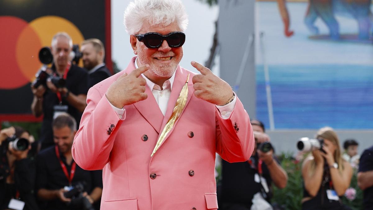 Pedro Almodóvar en la alfombra roja de Venecia.