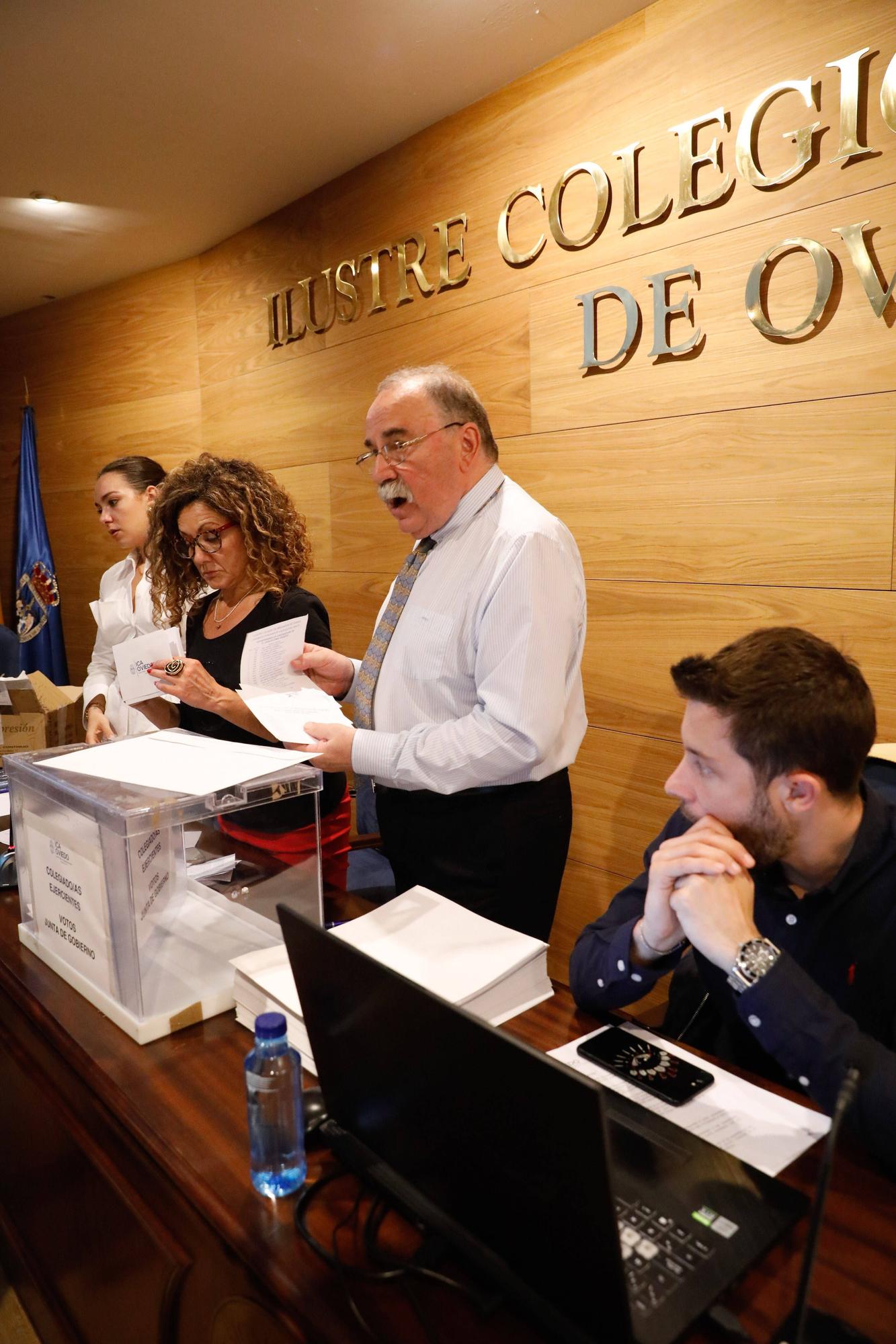 En imágenes: Así fueron las elecciones al decanato del Ilustre Colegio de Abogados de Oviedo