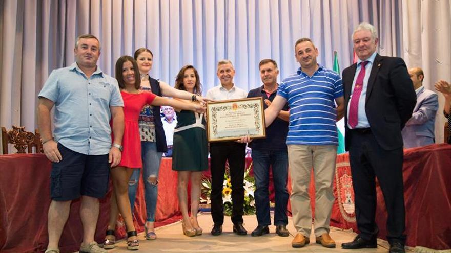 La banda Santa Cecilia recibe la medalla de oro del municipio