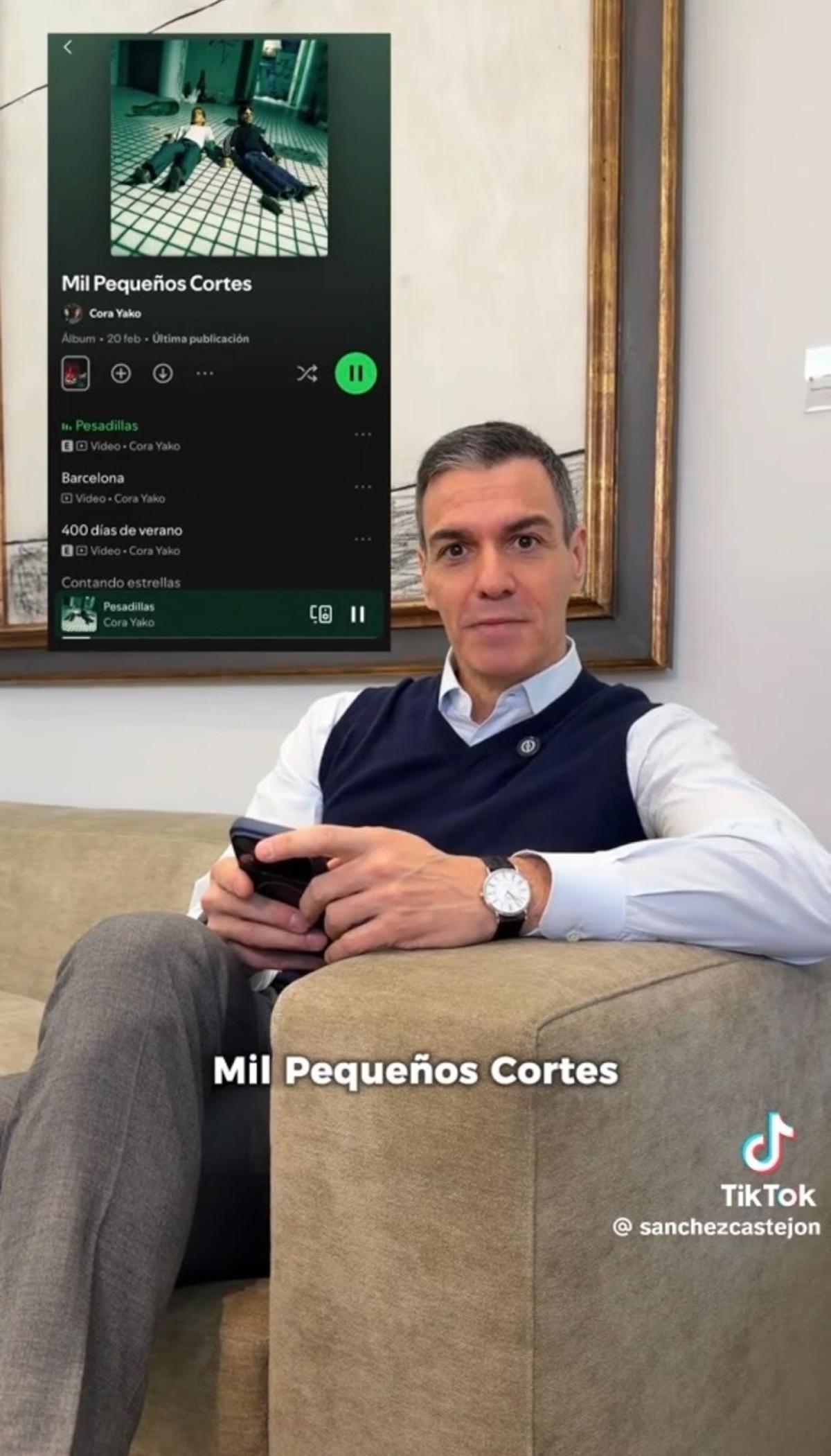 Pedro Sánchez con la lista de grupos que recomendó en su Tik Tok.