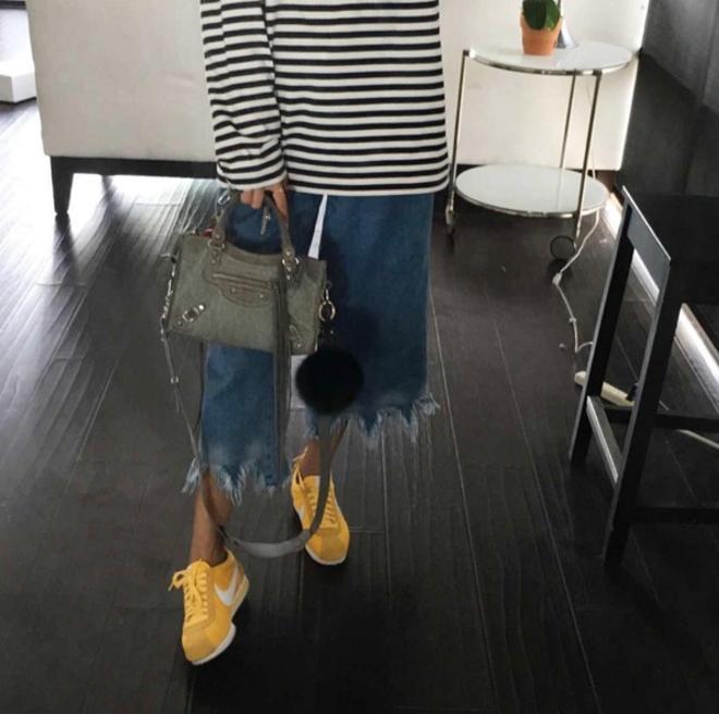 Así se llevan las Nike amarillas en Instagram - Woman
