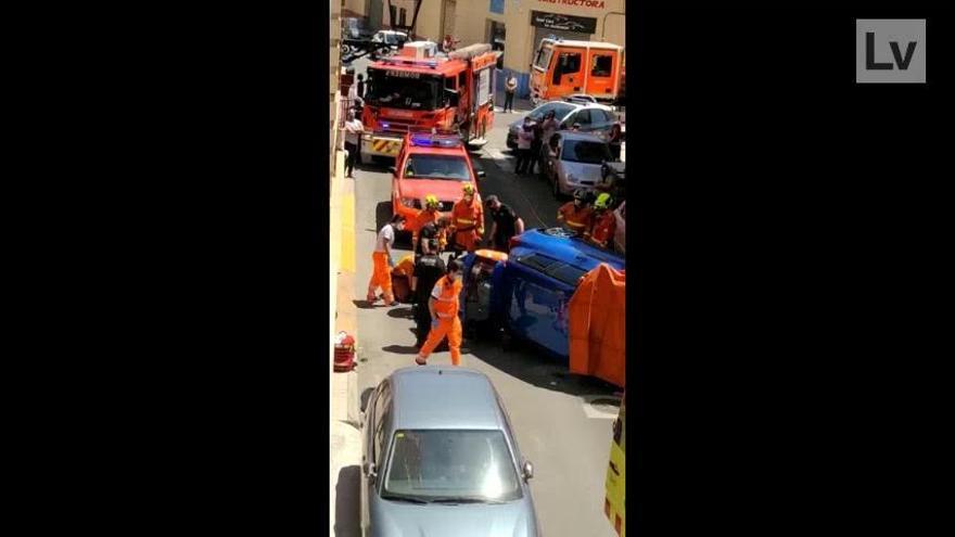 Un hombre es detenido tras volcar su coche en Alzira