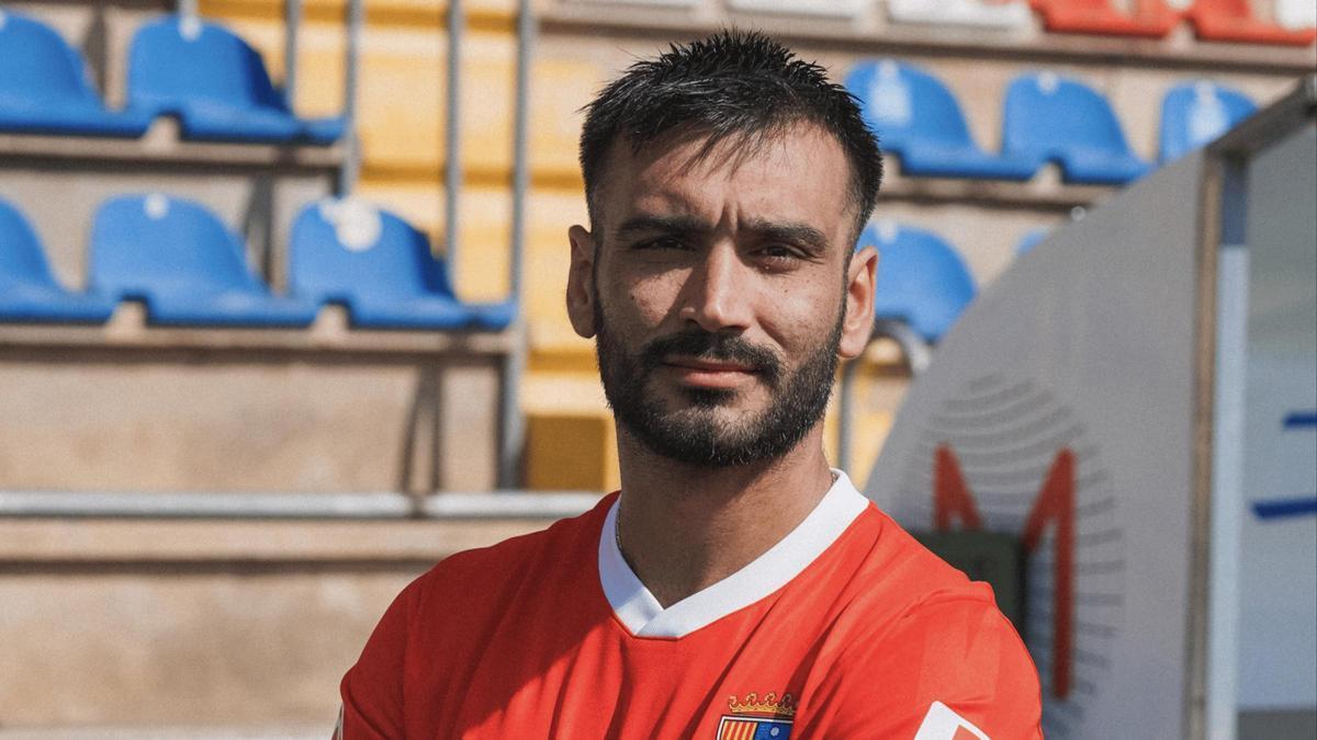 Panagiotis Moraitis con la camiseta del CD Teruel en Pinilla.