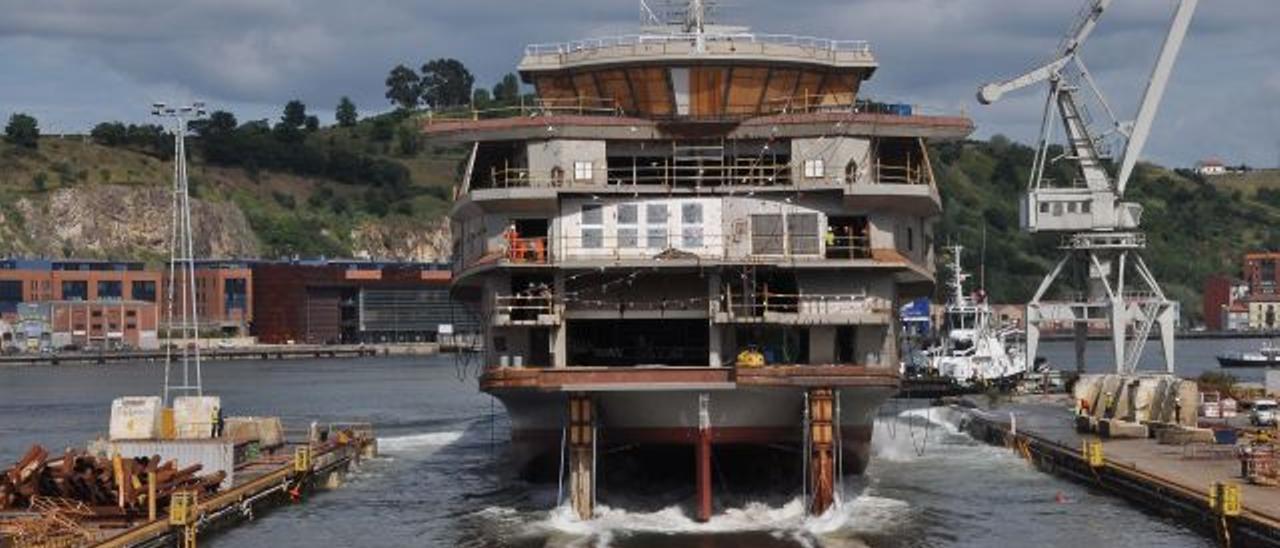 Botadura de un ferri en la desaparecida Naval de Sestao