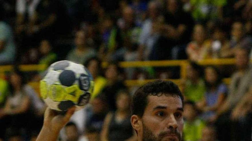 Octavio Magadán en el partido contra Bada Huesca.