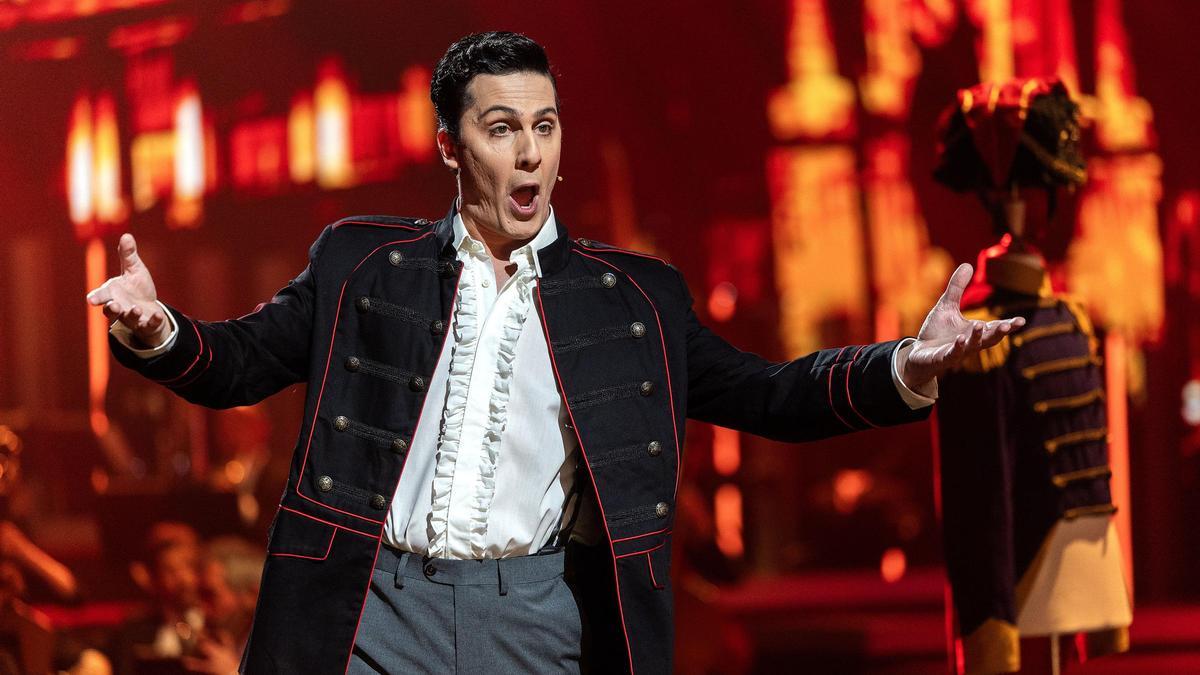 El baríton palamosí Guillem Batllori durant una actuació al talent show "Aria, locos por la ópera" de TVE.