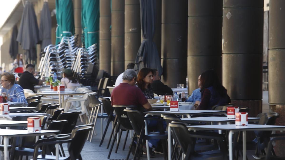 Un calor inusual en marzo deja 30 grados de temperatura en Zaragoza