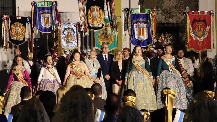 Las Fallas de Benidorm ofrendan a la Mare de Déu del Sofratge