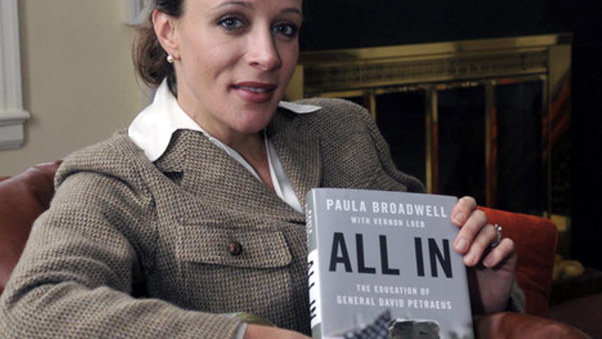 Paula Broadwell, durante la presentación de la biografía de David Petraeus, el pasado enero.