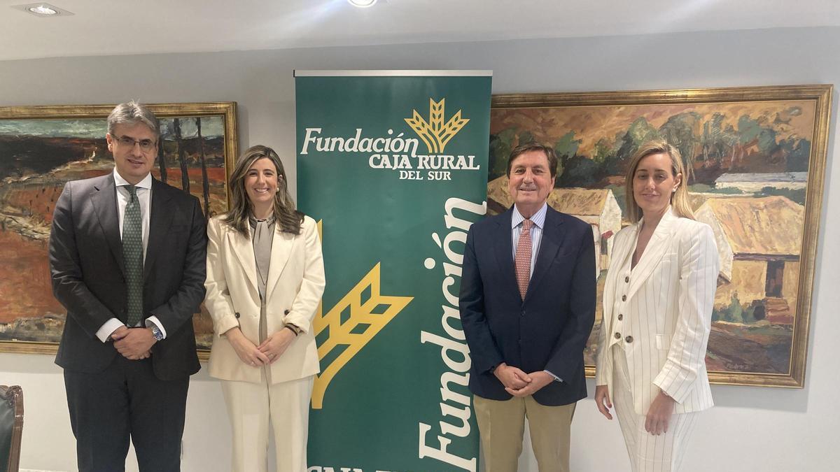 Firma del convenio entre Caja Rural del Sur y AJE Córdoba.