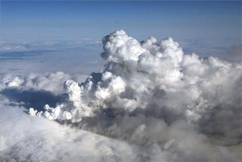 El volcán Eyjafjalla colapsa el tráfico aéreo europeo