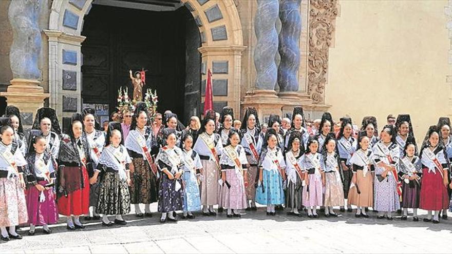 Vinaròs sale a la calle para mostrar su fervor a Sant Joan