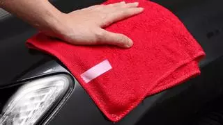 Cómo limpiar los faros del coche con solo dos productos