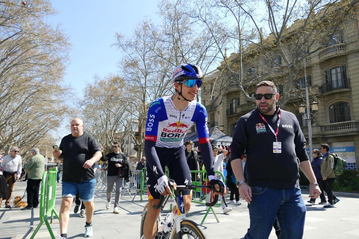 EN IMATGES | La 105a Volta Catalunya inicia la seva segona etapa des de la Torre Galatea de Figueres