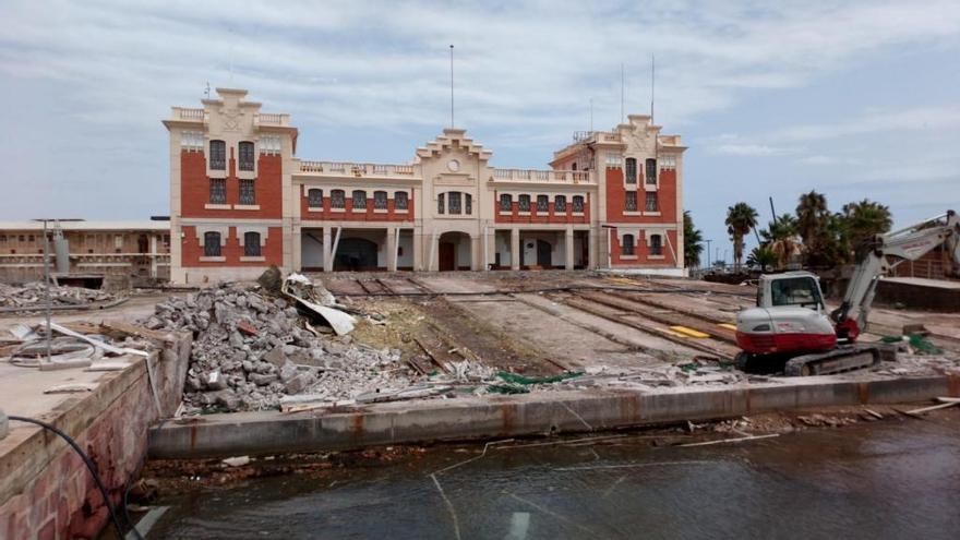 La demolición de las oficinas de la Copa del América deja al descubierto la rampa histórica del varadero