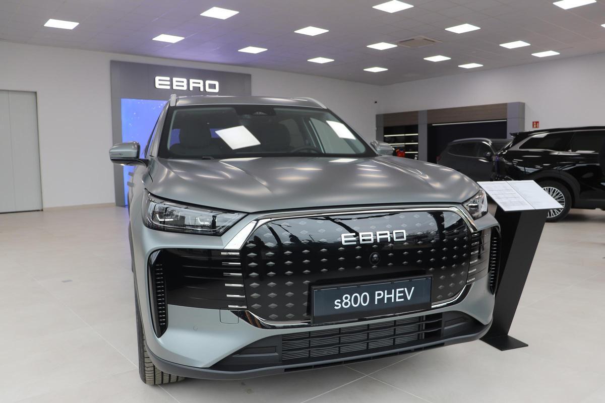 El s800 PHEV en la exposición de Leza Motor en Capellanías.