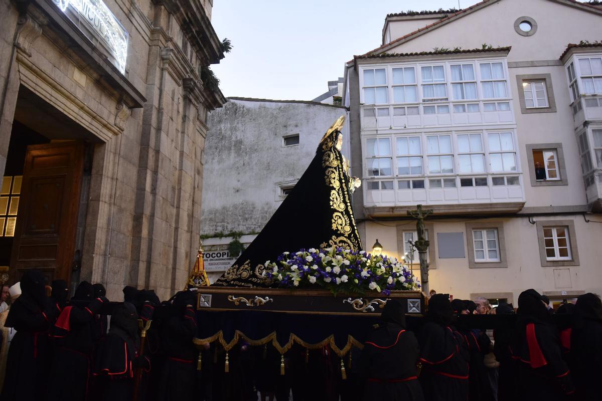 El arzobispo de Santiago presidió este viernes la procesión de la Virgen de los Dolores en A Coruña. El arzobispo de Santiago presidió este viernes la procesión de la Virgen de los Dolores en A Coruña.