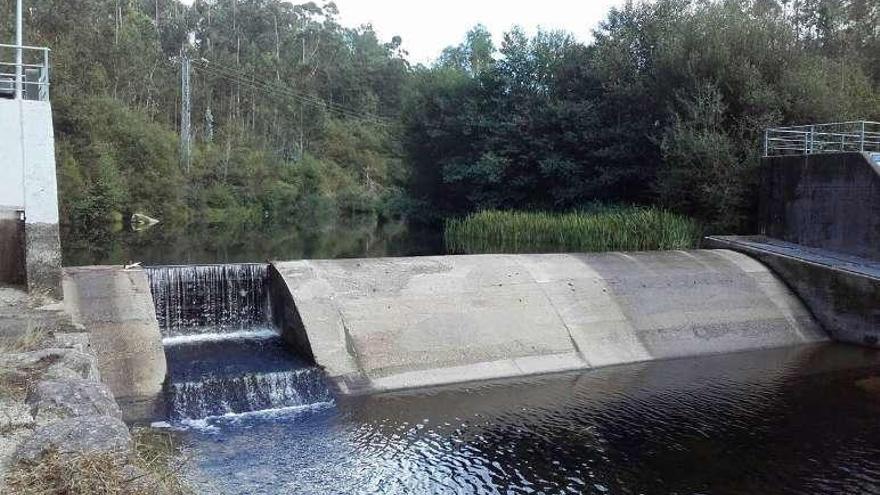 Nivel del río en Cuntis. // G. Santos