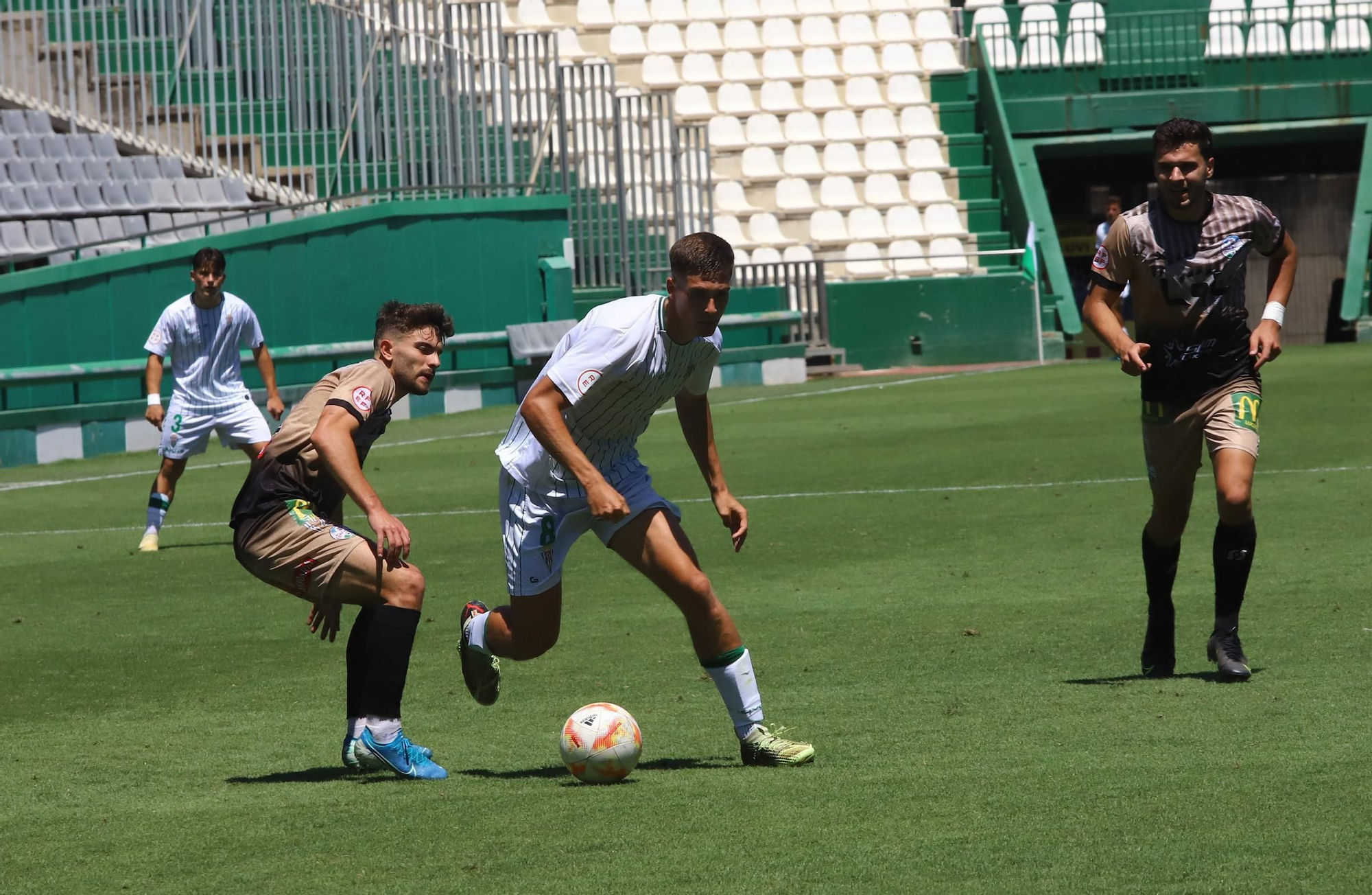 El derbi de play off entre el Córdoba B y el Ciudad de Lucena, en  imágenes