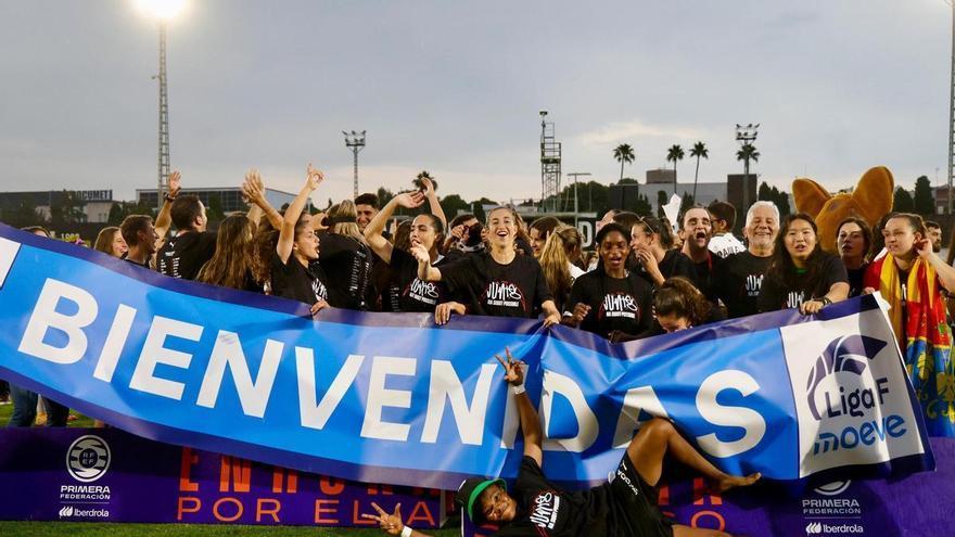 El Valencia CF Femenino logra el ascenso y desata la euforia en el Puchades
