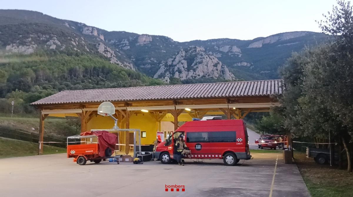 Els Bombers a Albanyà durant un dispositiu de recerca d'un excursionista, foto d'arxiu.