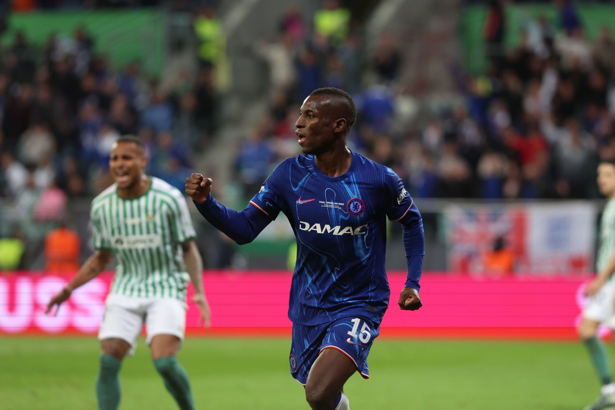 Wroclaw (Poland), 28/05/2025.- Nicolas Jackson (C) of Chelsea FC celebrates scoring the 1-2 goal during the UEFA Europa Conference League final soccer match between Real Betis and Chelsea FC, in Wroclaw, Poland, 28 May 2025. (Polonia) EFE/EPA/Pawel Jaskolka POLAND OUT. POLAND OUT