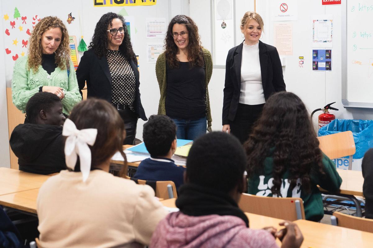 MANRESA . CLASSES D' AULMNES IMMIGRANTS . AULA ACOLLIDA INTENSIVA . INSTITUT CAL GRAVAT