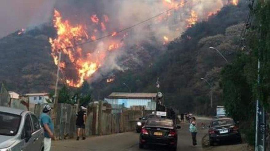 Chile: el fuego arrasa más de un centenar de viviendas en plena Nochebuena