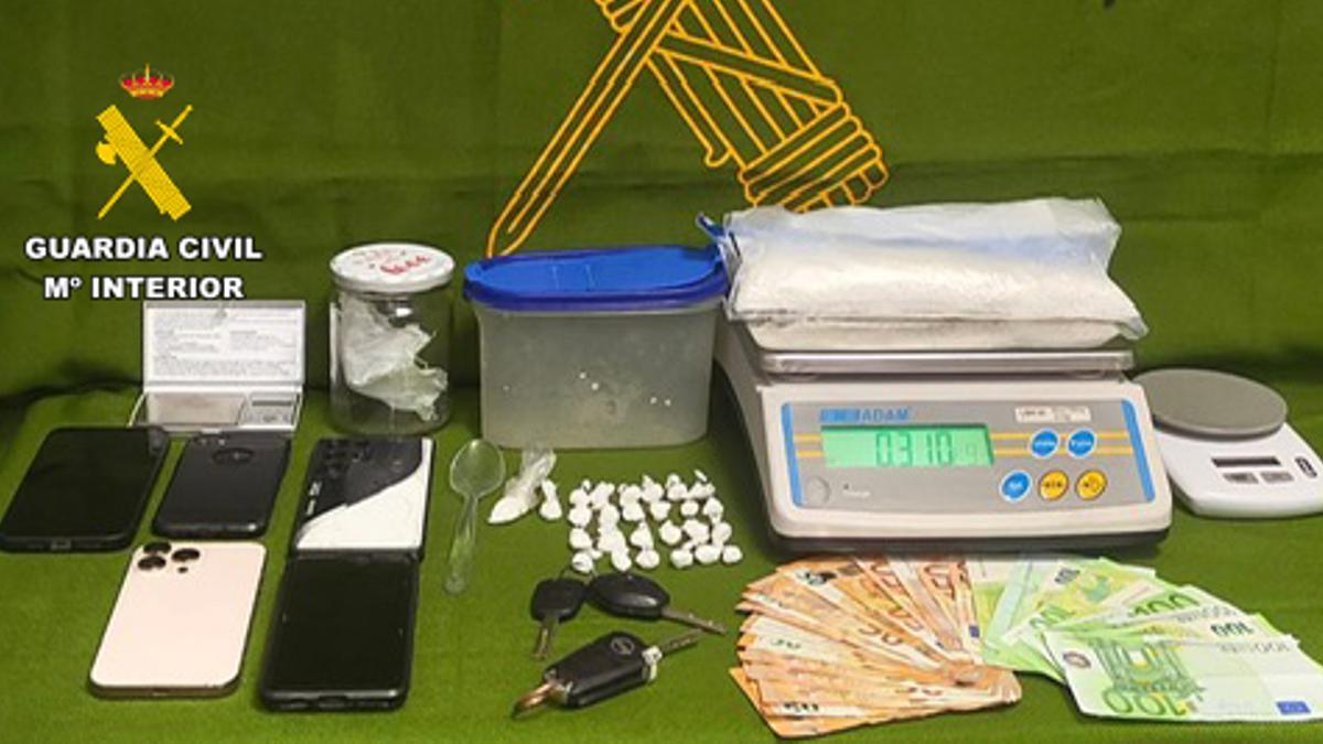 Droga y dinero intervenido a los traficantes en Petra