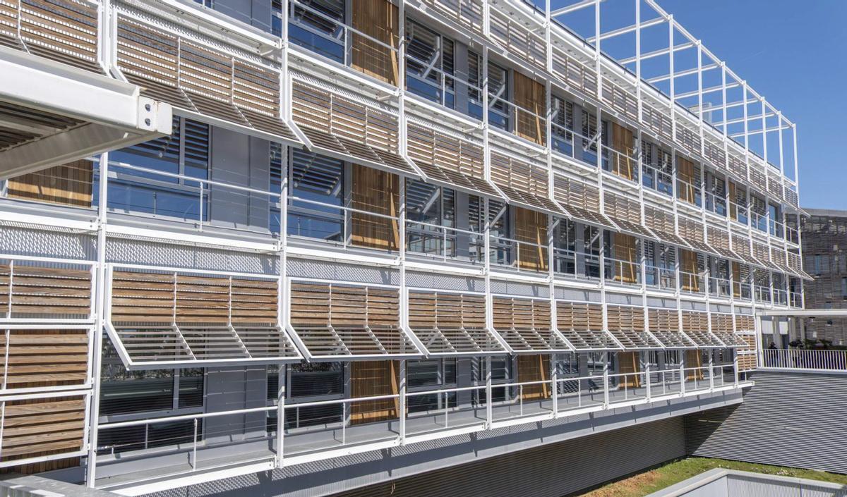 L’Hospital del Mar suma 4 quiròfans i un servei pioner de farmàcia robotitzat