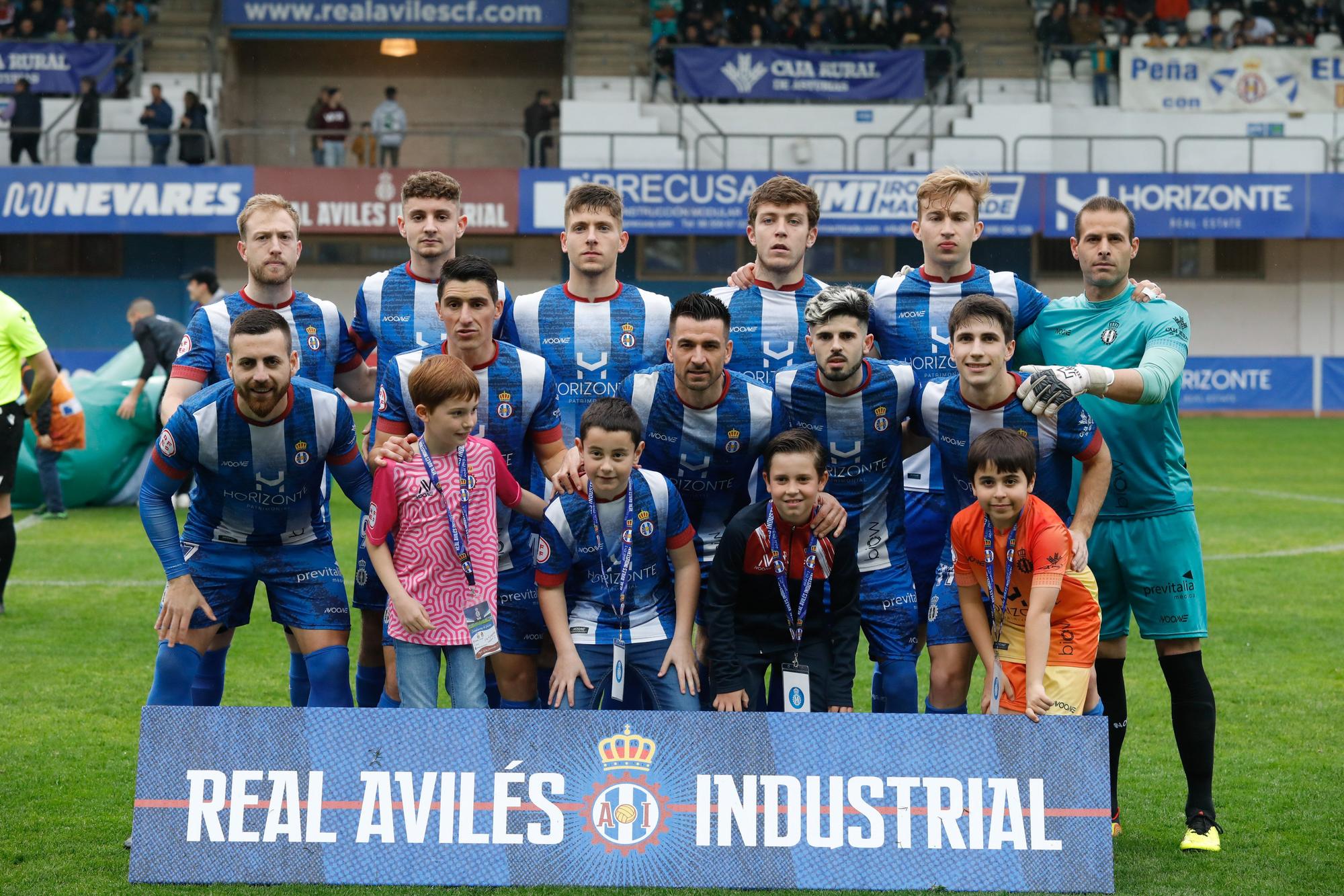 Las imágenes de la victoria (2-0) del Real Avilés antes más de 3.000 espectadores en el Suárez Puerta