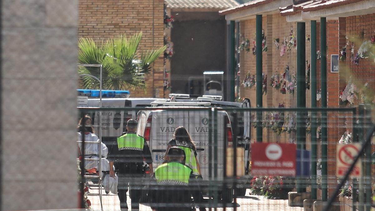 Conmoción en el cementerio de Torrent por la muerte de dos personas en un tiroteo