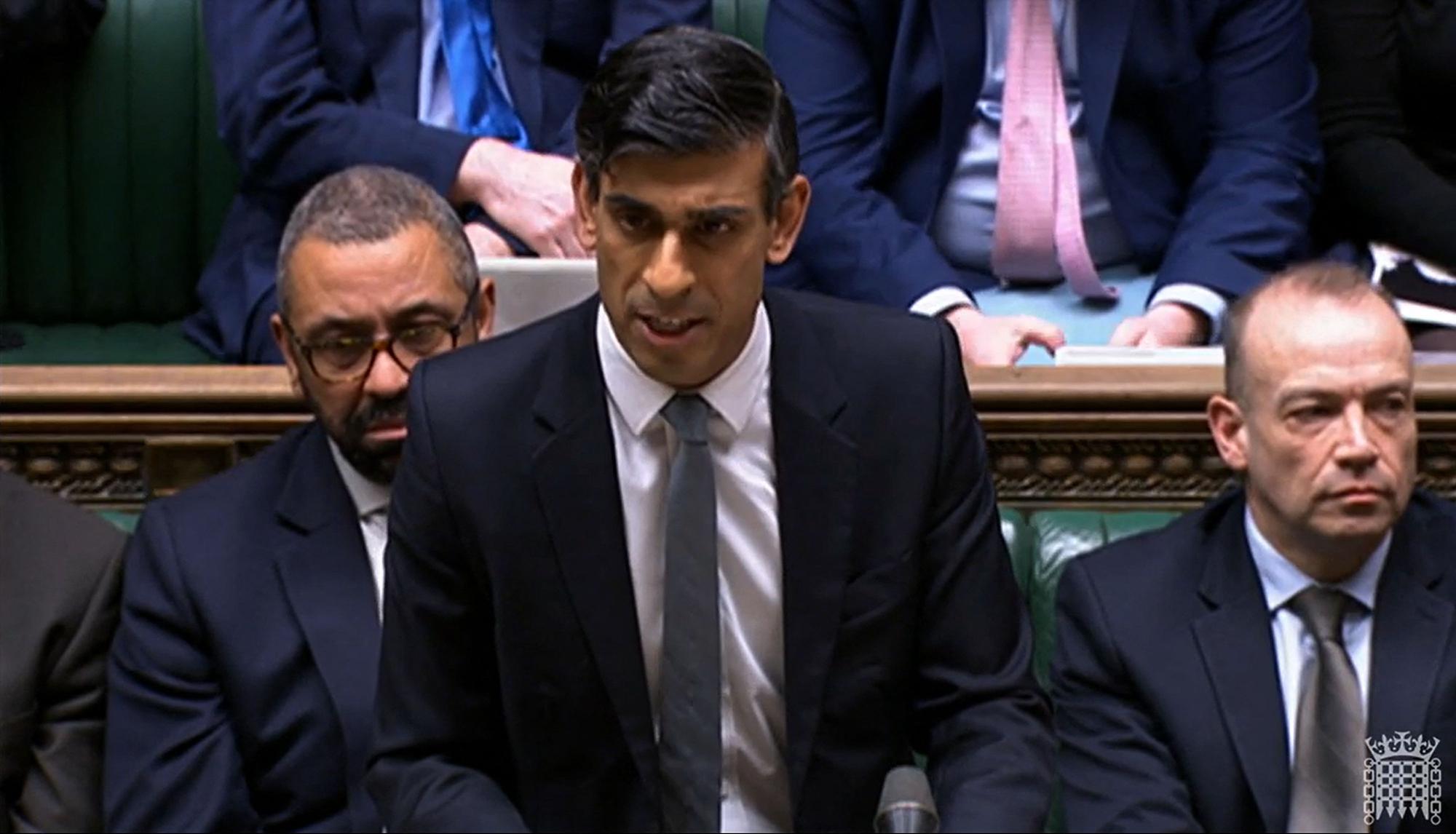 El primer ministro británico, Rishi Sunak, durante el discurso que ha dado este lunes en la Cámara de los Comunes para explicar el nuevo Protocolo de Irlanda del Norte.