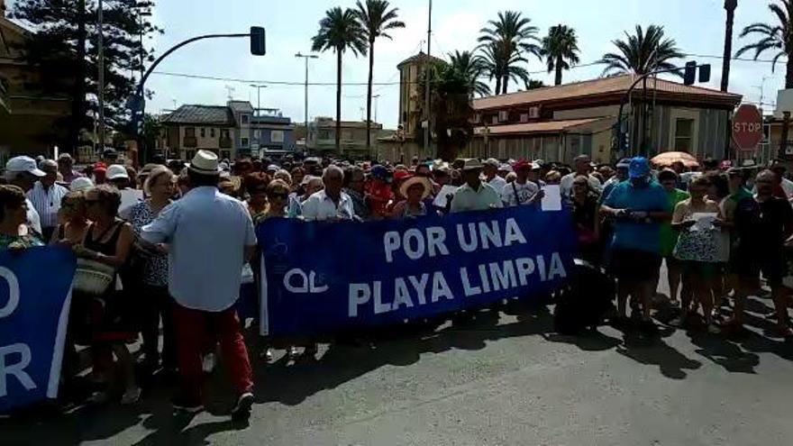 Manifestación de los vecinos de Los Urrutias