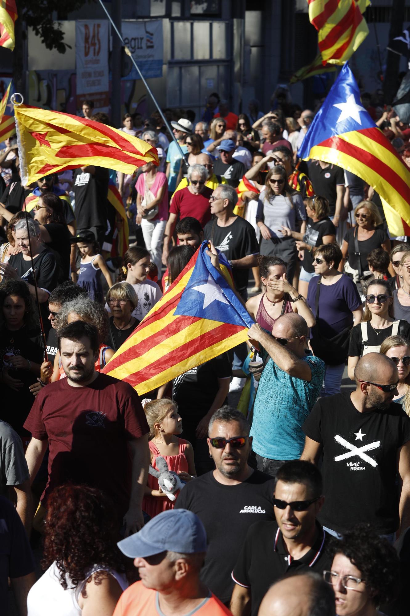 Líders d’ERC participen en la manifestació de la Diada a Girona