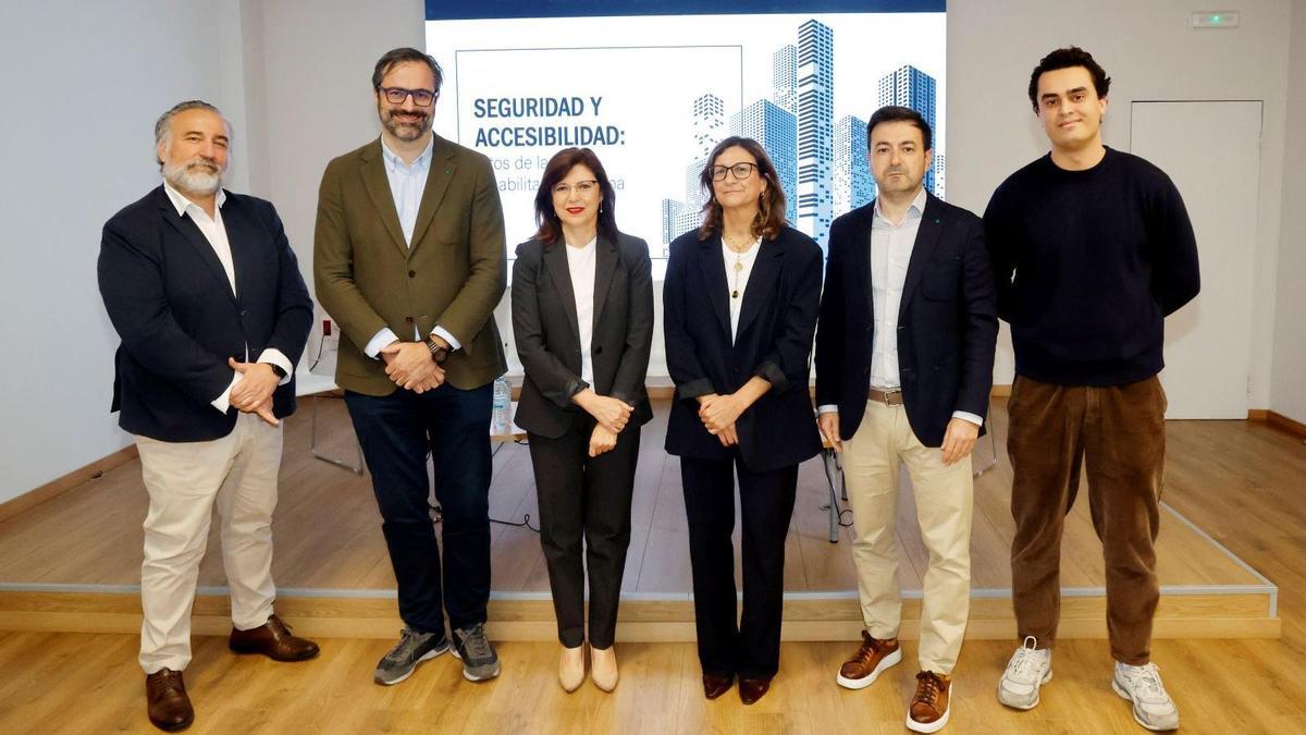 Izquierda a derecha: José Luis Borau, Rubén Rodríguez, MªJosé Caride, Carmen Peleteiro, Manuel Martínez y Jorge Garnelo.