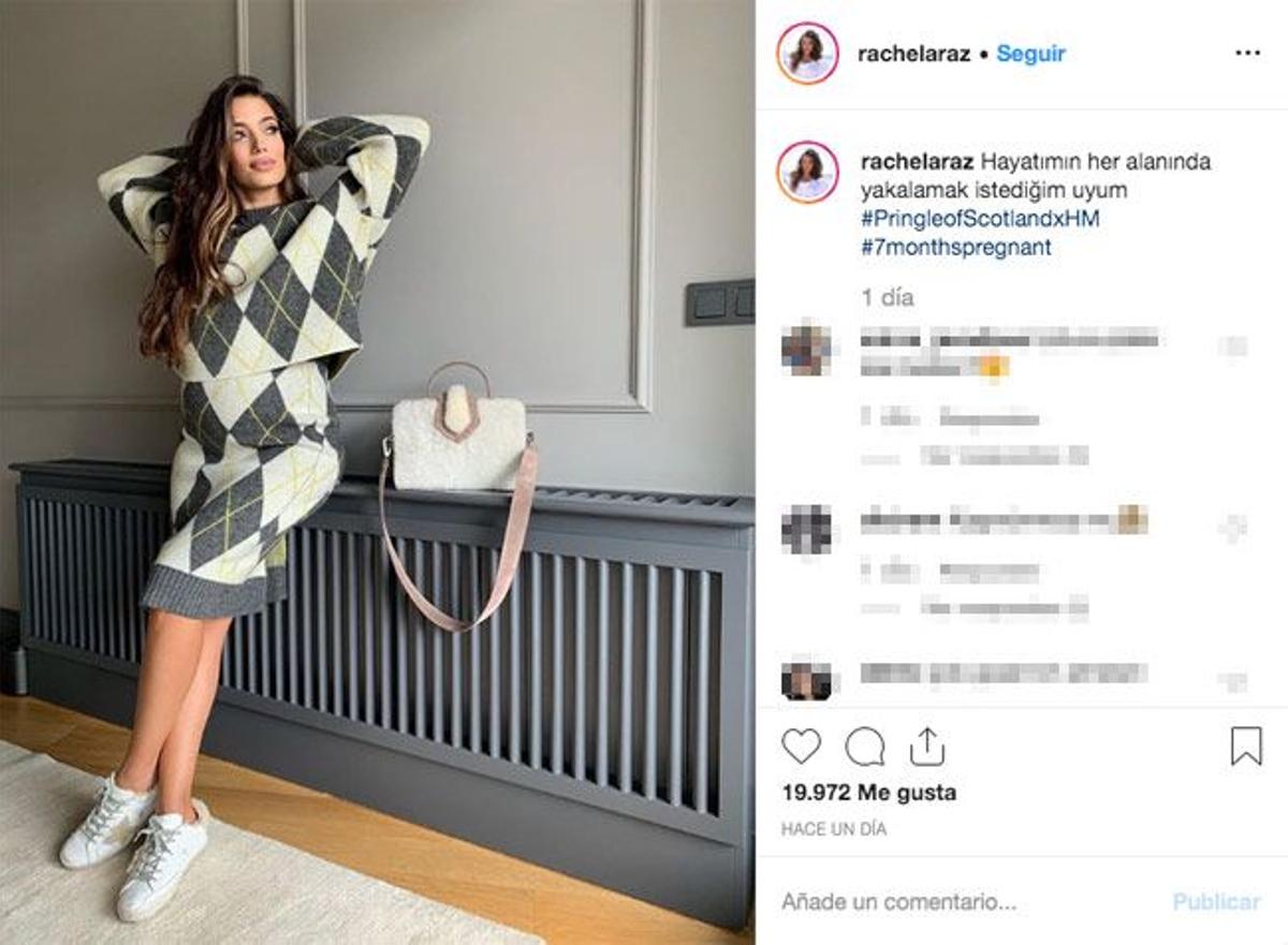 La 'influencer' Rachel Araz Kiresepi en modo premamá con el look de Pringle of Scotland x H&M que triunfa en Instagram
