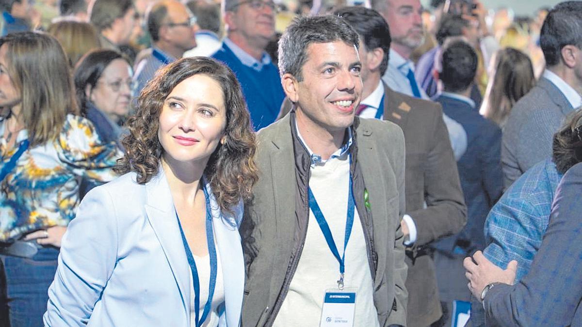 Isabel Díaz Ayuso, presidenta de la Comunidad de Madrid, y Carlos Mazón, presidente de la Comunitat Valenciana, en un acto del partido.