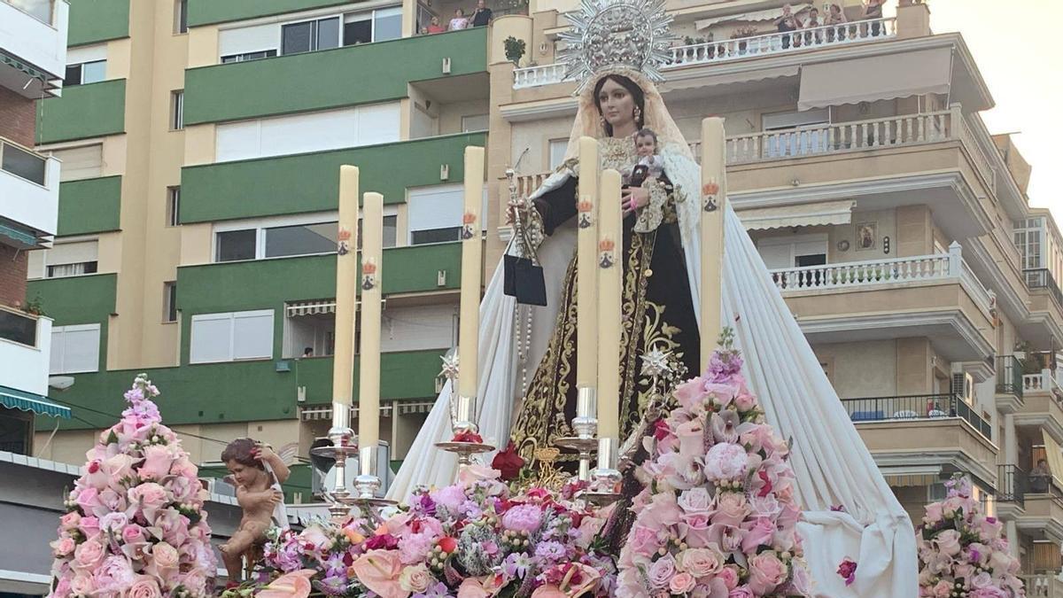 La Virgen del Carmen de Las Melosas y Protegidas por las calles de Torre del Mar, en 2019.