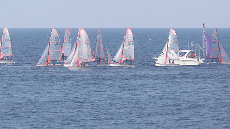 Barcos en el campo de regatas sanantoniense.